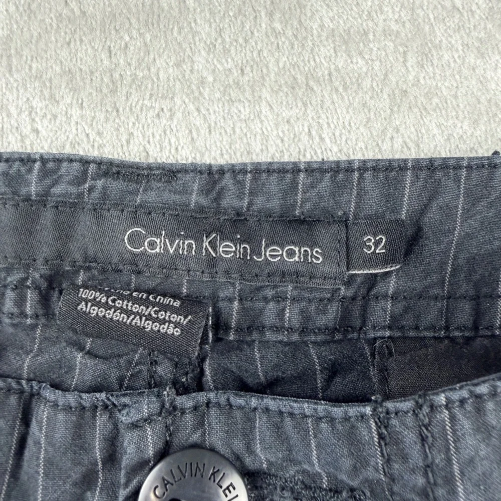 Calvin Klein Jeans Men's‎ Gray Pinstripe Flat Front Casual Chino Shorts Size 32